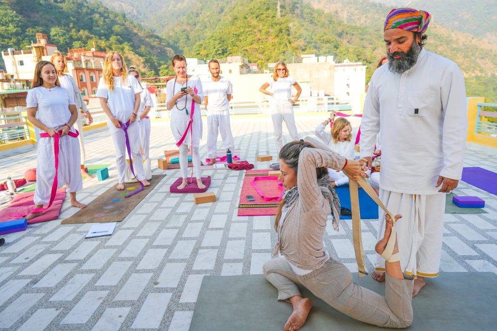 akhanda yoga anand prakash ashram 300h