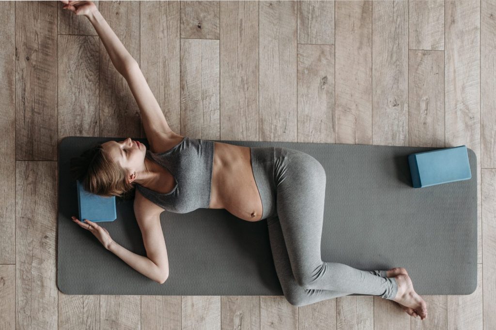 15 conseils pour adapter sa pratique de yoga enceinte
